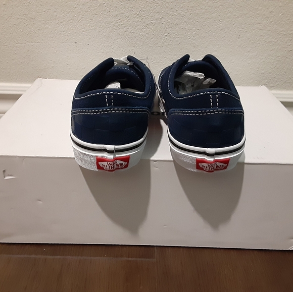 Vans - Picture 2 of 4